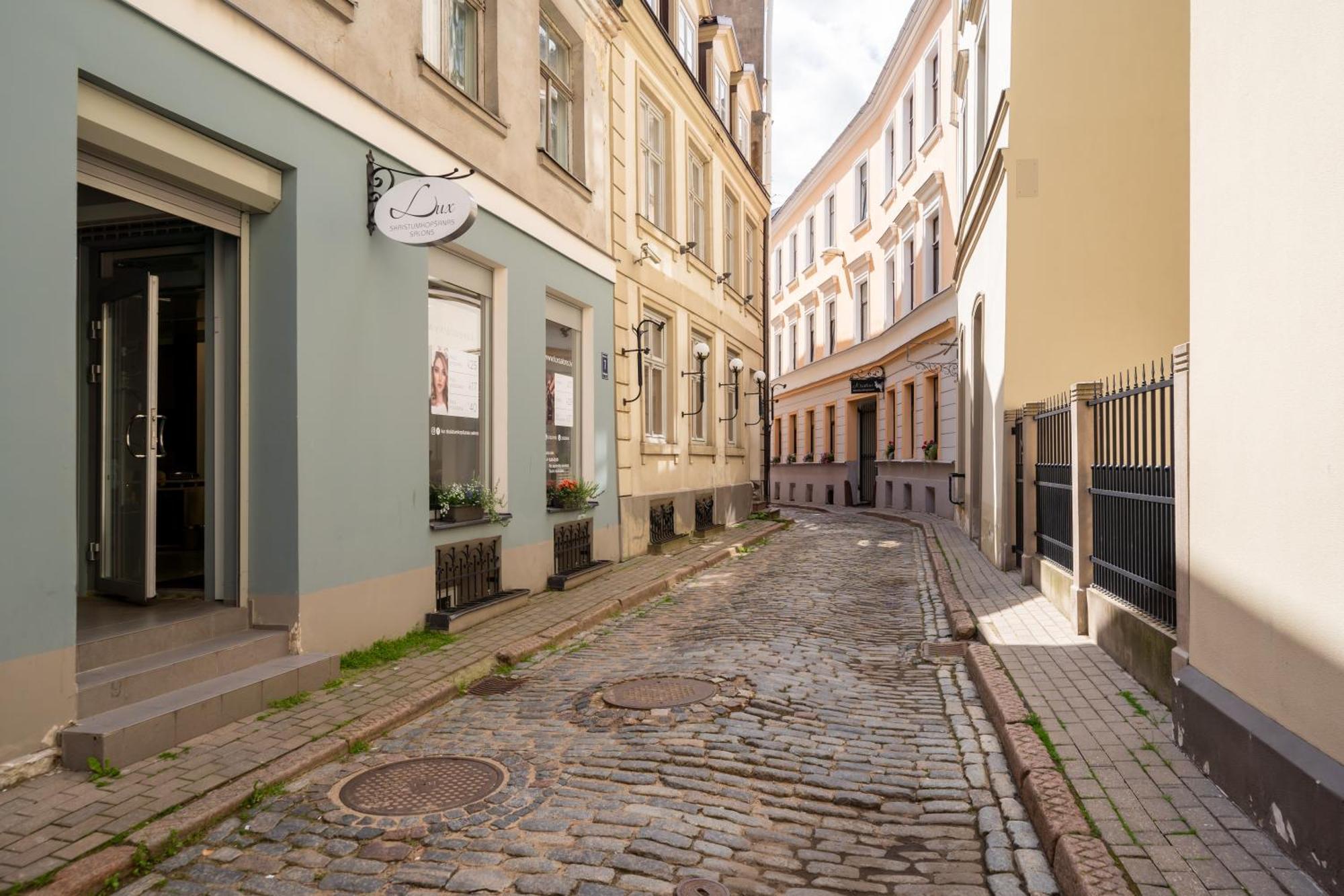 Stylish Old Town Apartment On Mucenieku Street Рига Екстериор снимка