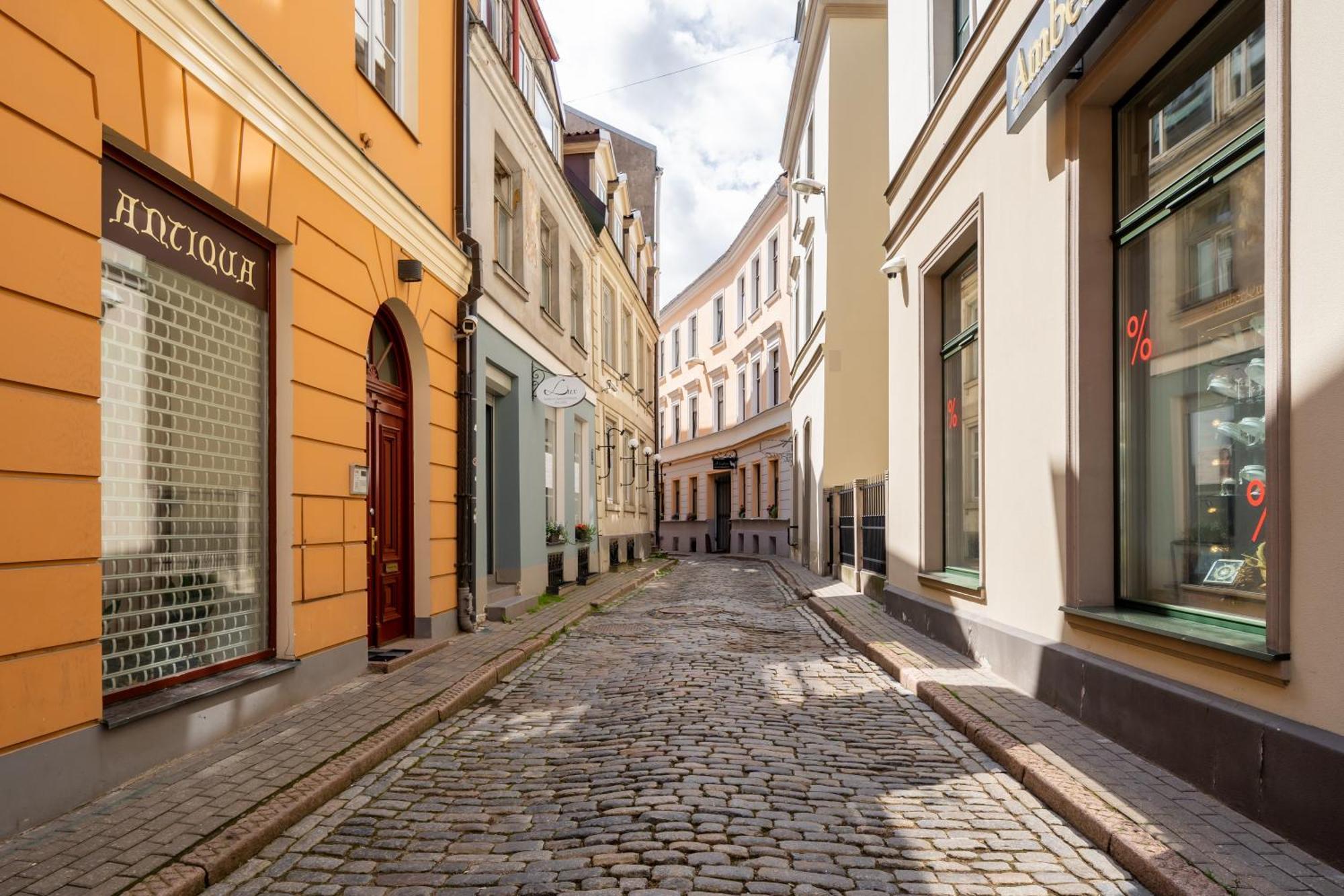 Stylish Old Town Apartment On Mucenieku Street Рига Екстериор снимка