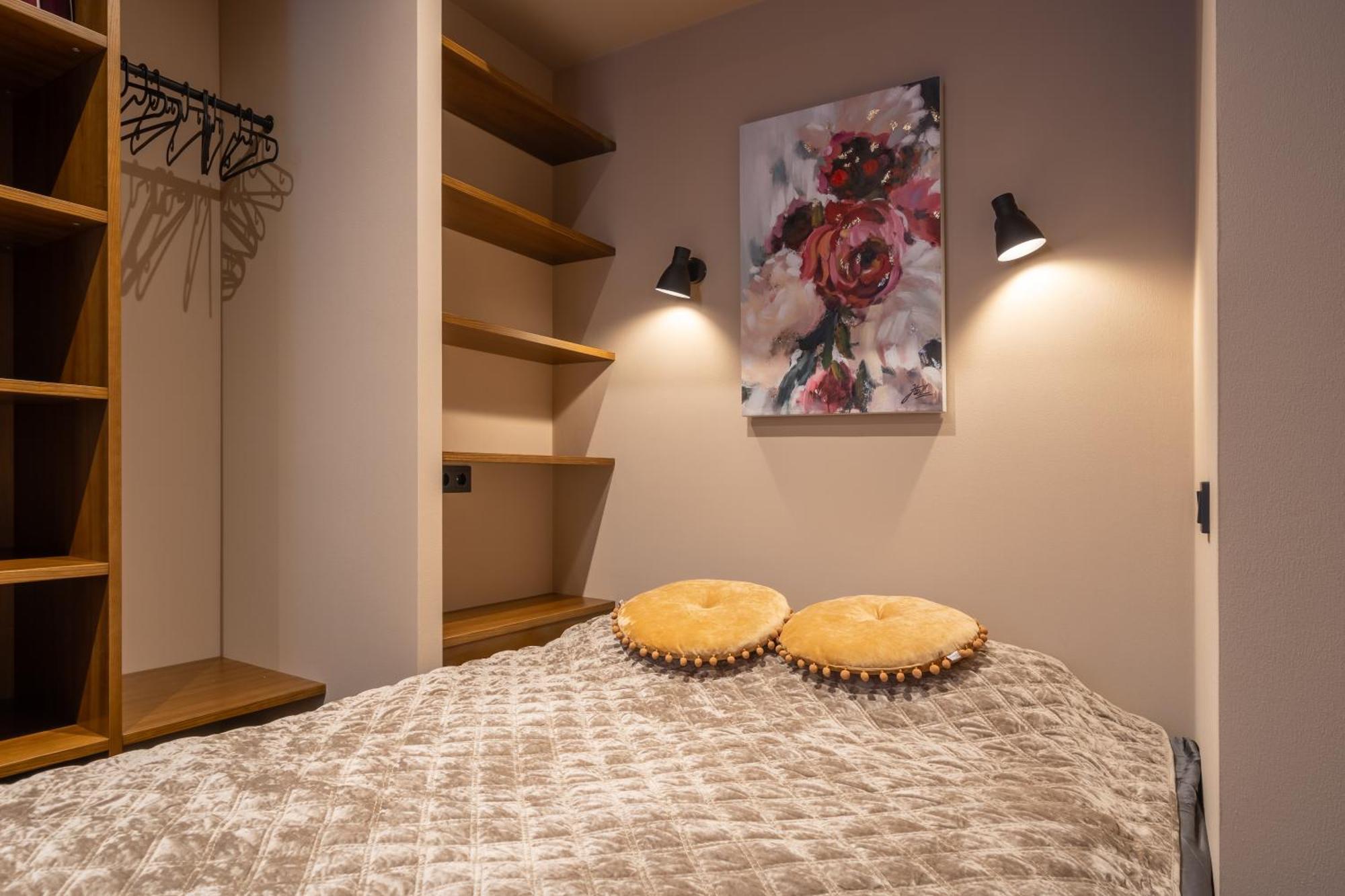Stylish Old Town Apartment On Mucenieku Street Рига Екстериор снимка